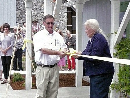 Board president Larry Shaw with Lina McPeake (right) at the July 10 ceremony for the new building. Lina and her husband Dave were involved in the food bank from the beginning.