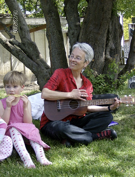 Linda Ellsworth entertaining at Salmonberry School. Molly Troxel is pictured at left.