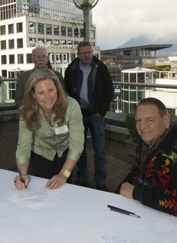 Stephanie Buffum of FRIENDS of the San Juans signs the “International Treaty to Protect the Sacred” with Chief Phil Lane of the Ihanktonwan Dakota and Chickasaw Nations.