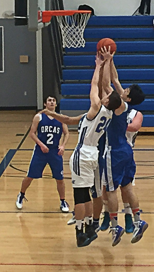 Vikings Jordan Randolph (left) and Brother Murphy (right) in the game against Mt. Vernon Christian.