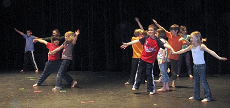 Students working with Kidstage teachers.