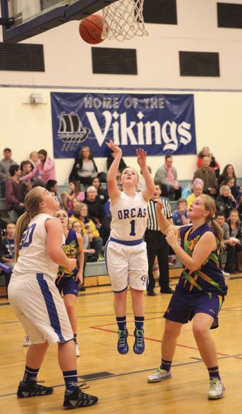 Viking Katy Minnis goes for the shot.