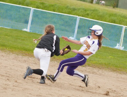 Bella Nigretto tags a Wolverine during the game on Orcas.
