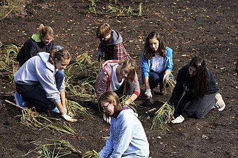 Teacher Laura Tidwell's leadership class. Foreground: Tiana Tompkins. Second row