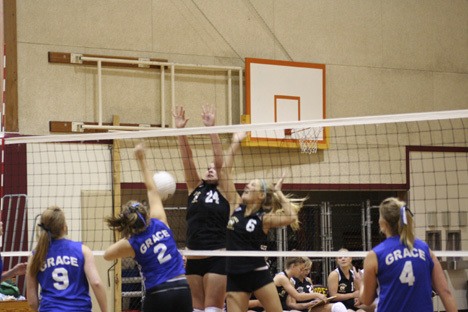 Lobos Marina Steinbrueck and Sarah Stanley hard at work at the net
