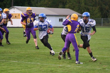 Michael Langworthy (32) picks up a first down lead by blocks from Jacob Hansen and Taylor Diepenbrock.