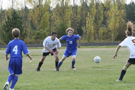 Lobo Tahoma Wrubleski tries to beat Viking Seabern Gieger (13) to the ball.