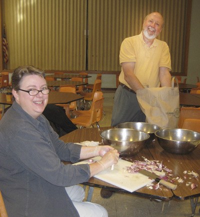Fifth season volunteers Marian O’Brien and Keith Whitaker help peel and clean 15 pounds of fresh garlic.