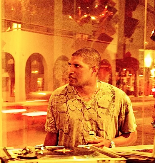 Dj Kwaku “Theron” to play at Random Howse