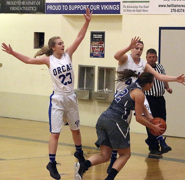 Colleen Smith Armstrong/staff photoBethany Hansen (left) and Halle Thompson during the game against MVC.