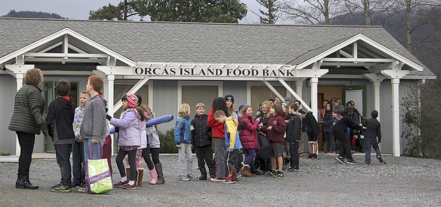 Orcas Island Elementary School students deliver to food bank