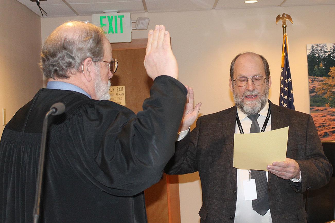 Councilmen sworn in, CT, submarine cables and orcas discussed at SJC Council