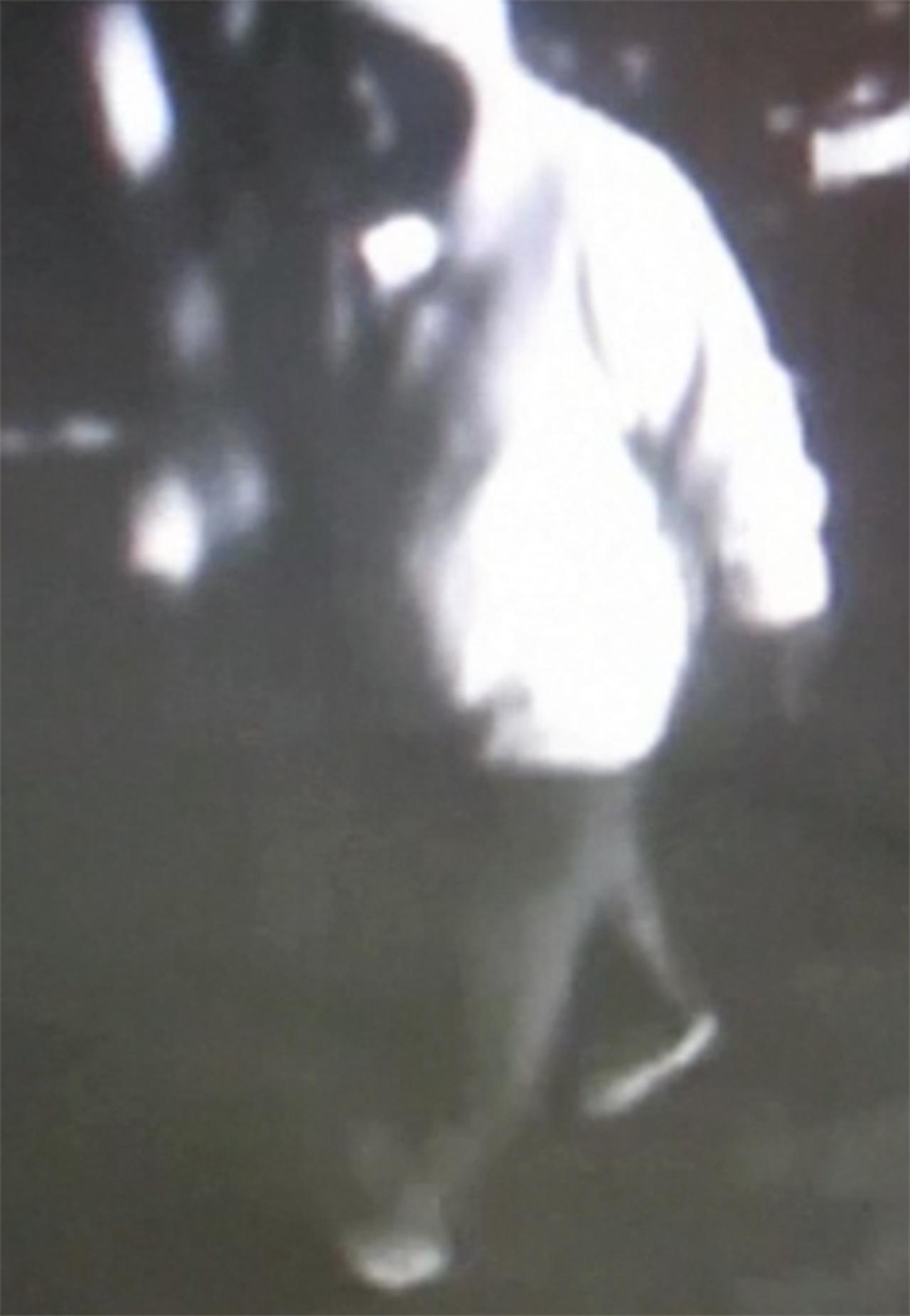 Burglar strikes Eastsound jewelry store