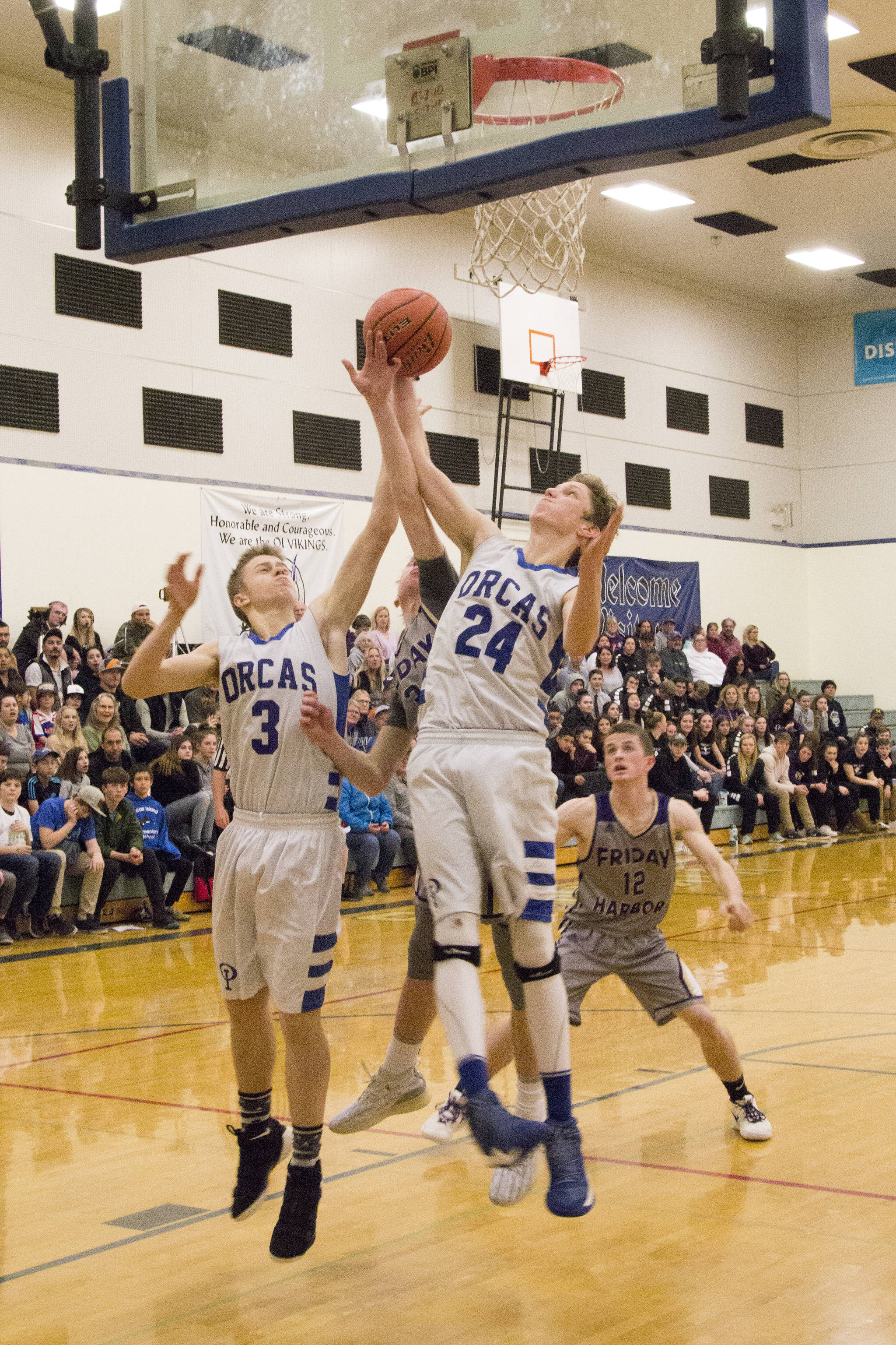 Vikings take on Wolverines at home