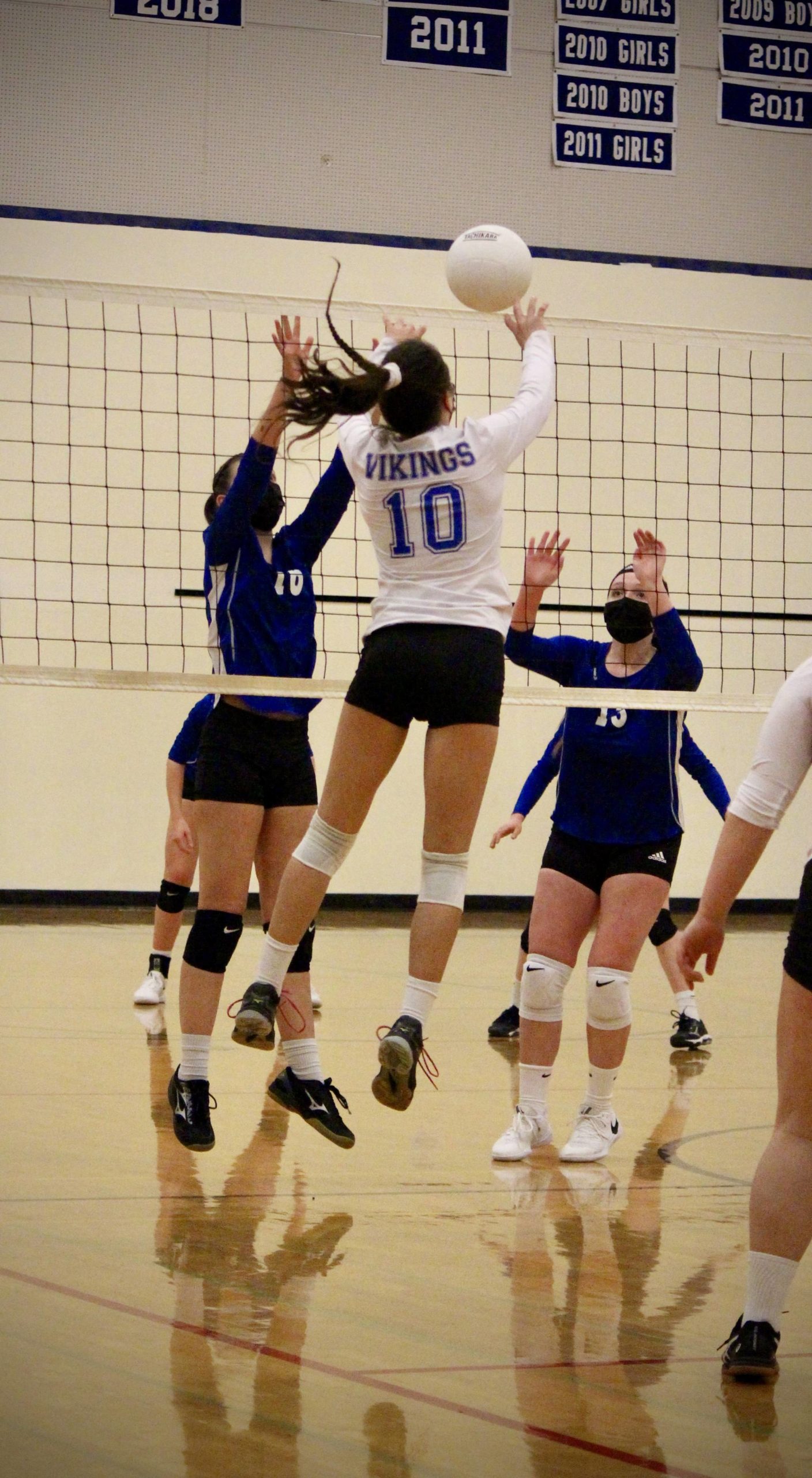 Corey Wiscomb/contributed photo
Senior Darian Johnson (10) throws a new twist into the mix by placing a short jump set over the defenders intending to block her notorious spike.