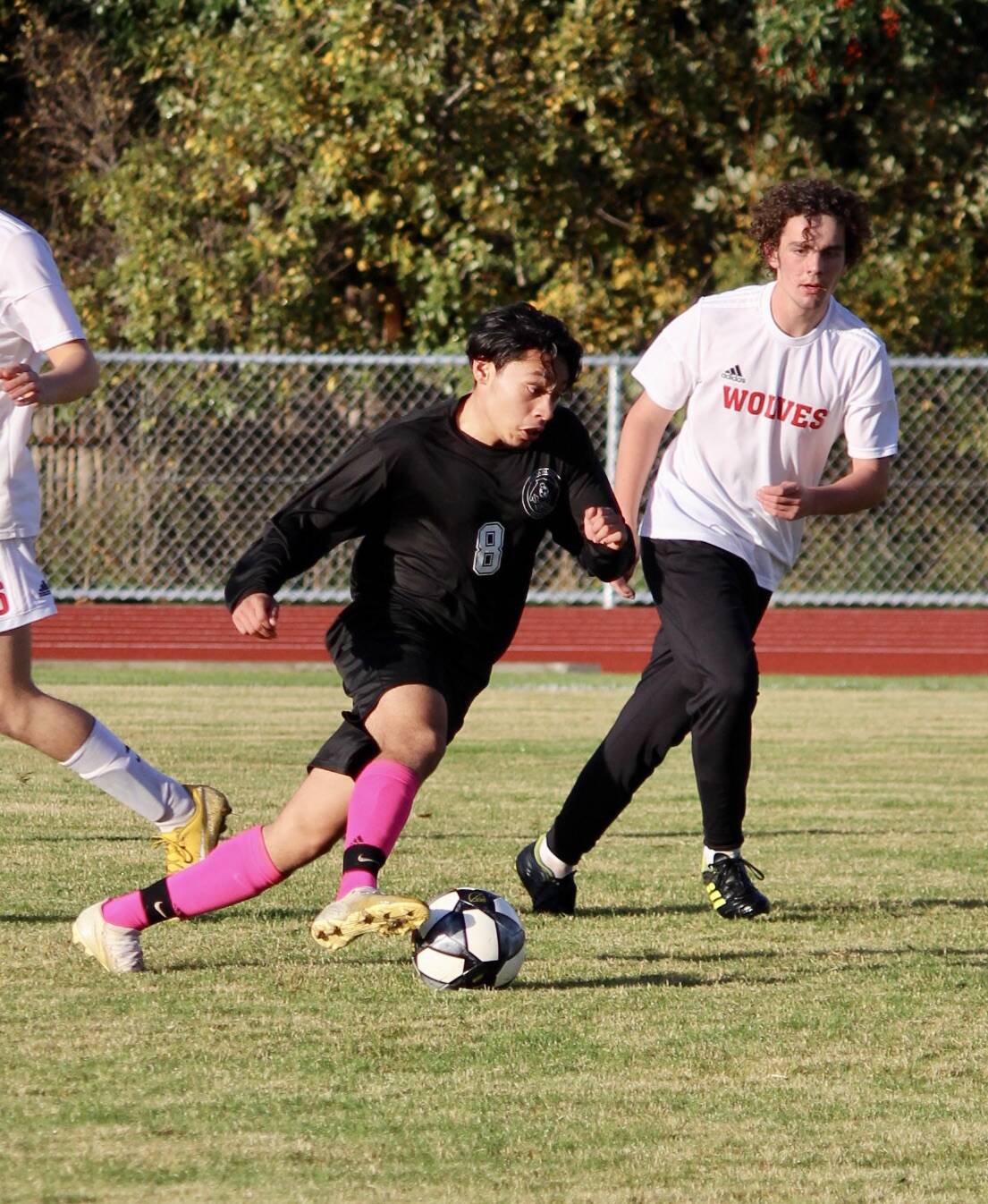 Corey Wiscomb photo
Slashing his way to center field on the attack is Senior William Ibarra.