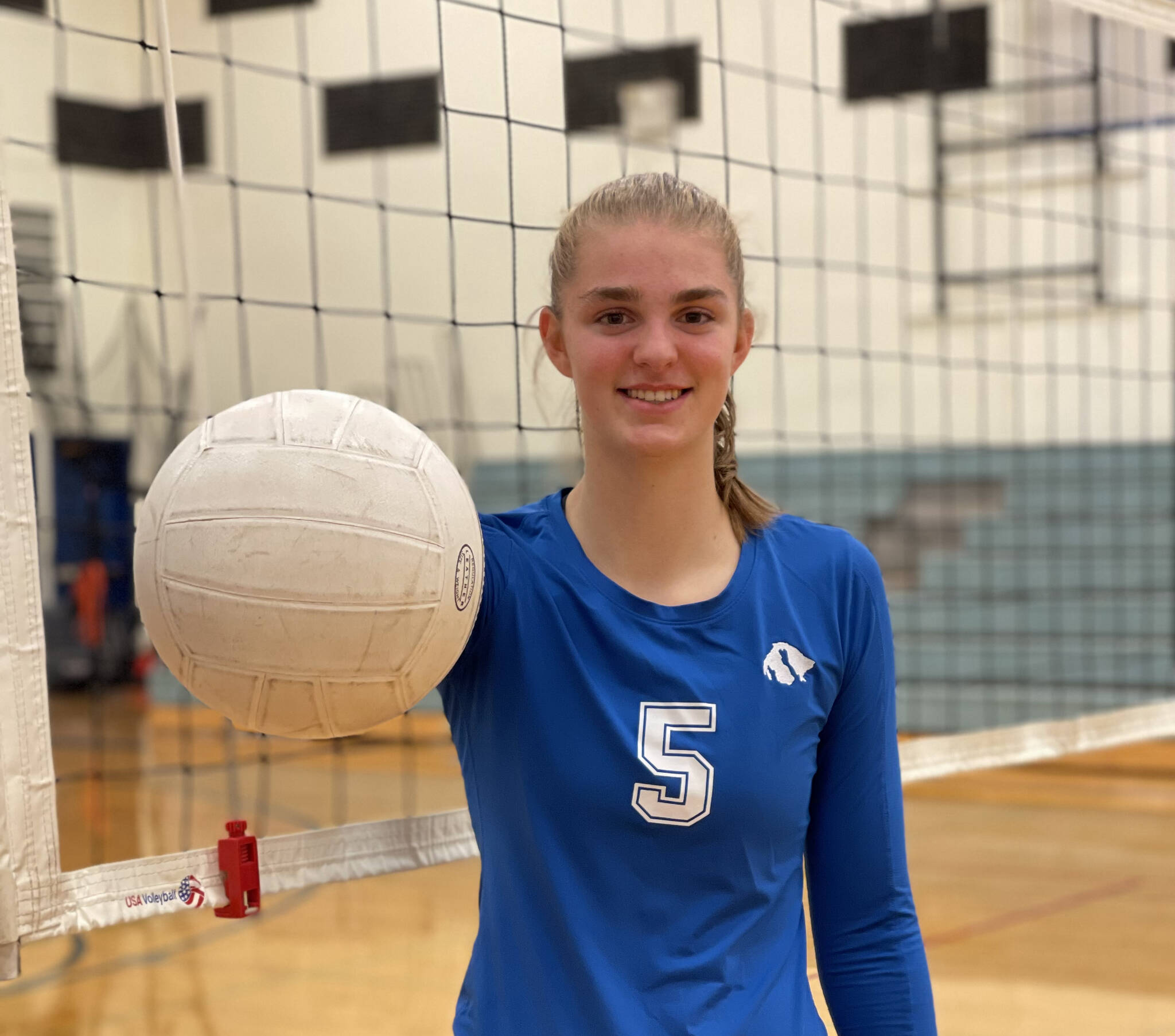 Volleyball team honored Finishes out season Islands' Sounder