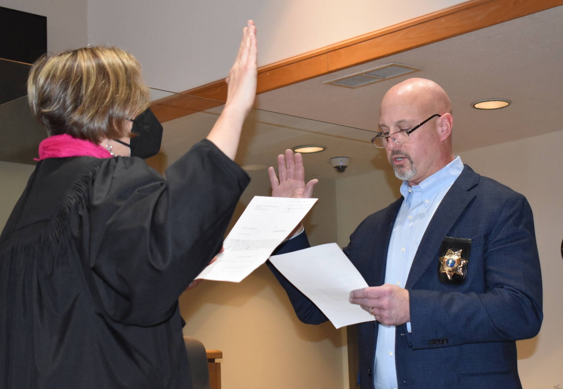 Kelley Balcomb-Bartok Staff photo
Newly Elected Sheriff Eric Peter is sworn in by Superior Court Judge Kathryn “Katie” Loring during an official ceremony Dec. 30 at the Superior Court courtroom.