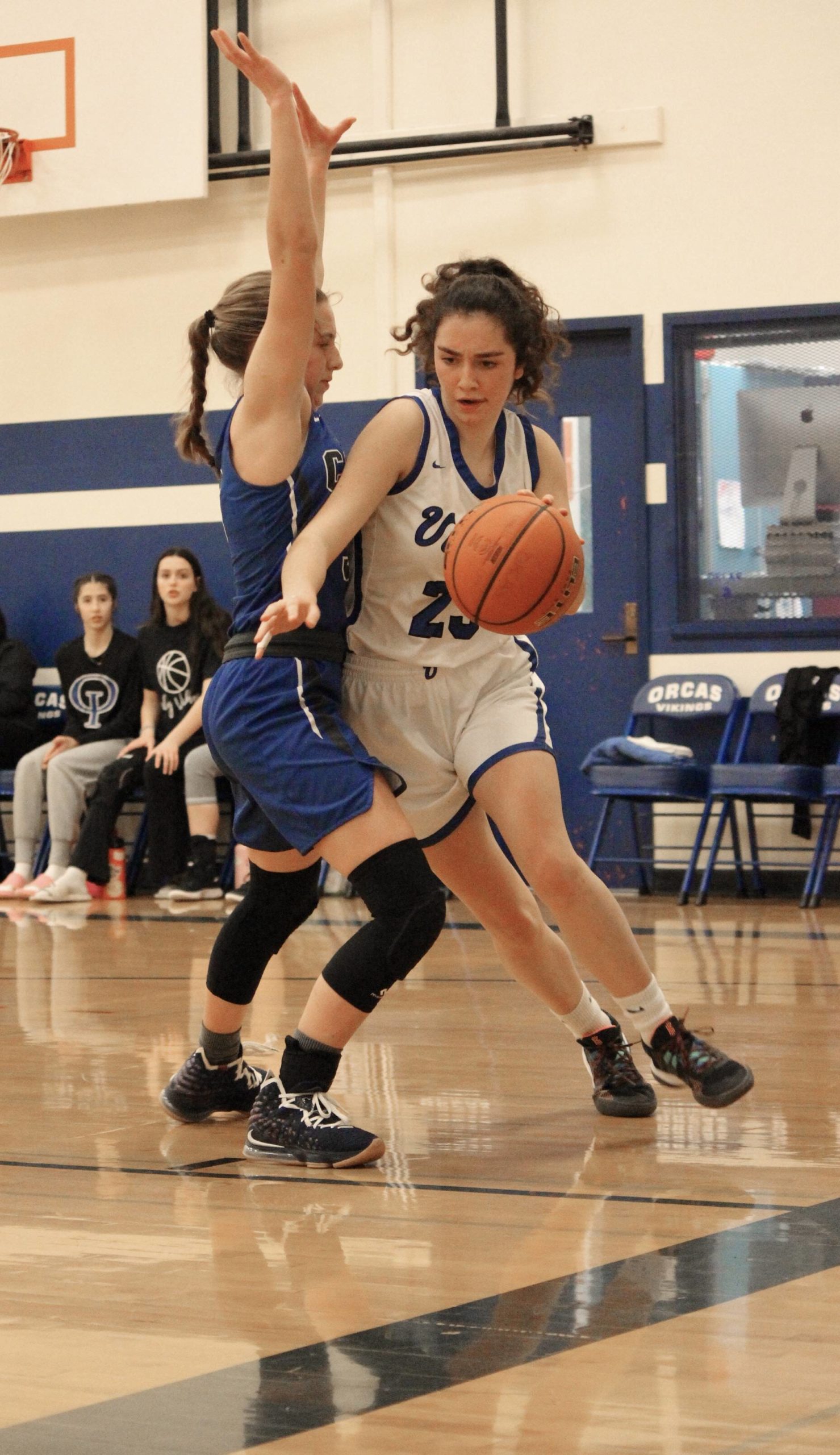 Corey Wiscomb photo.
Sophia Mahoney-Jauregui slips by a Mount Vernon Christian defender on the drive (1)
