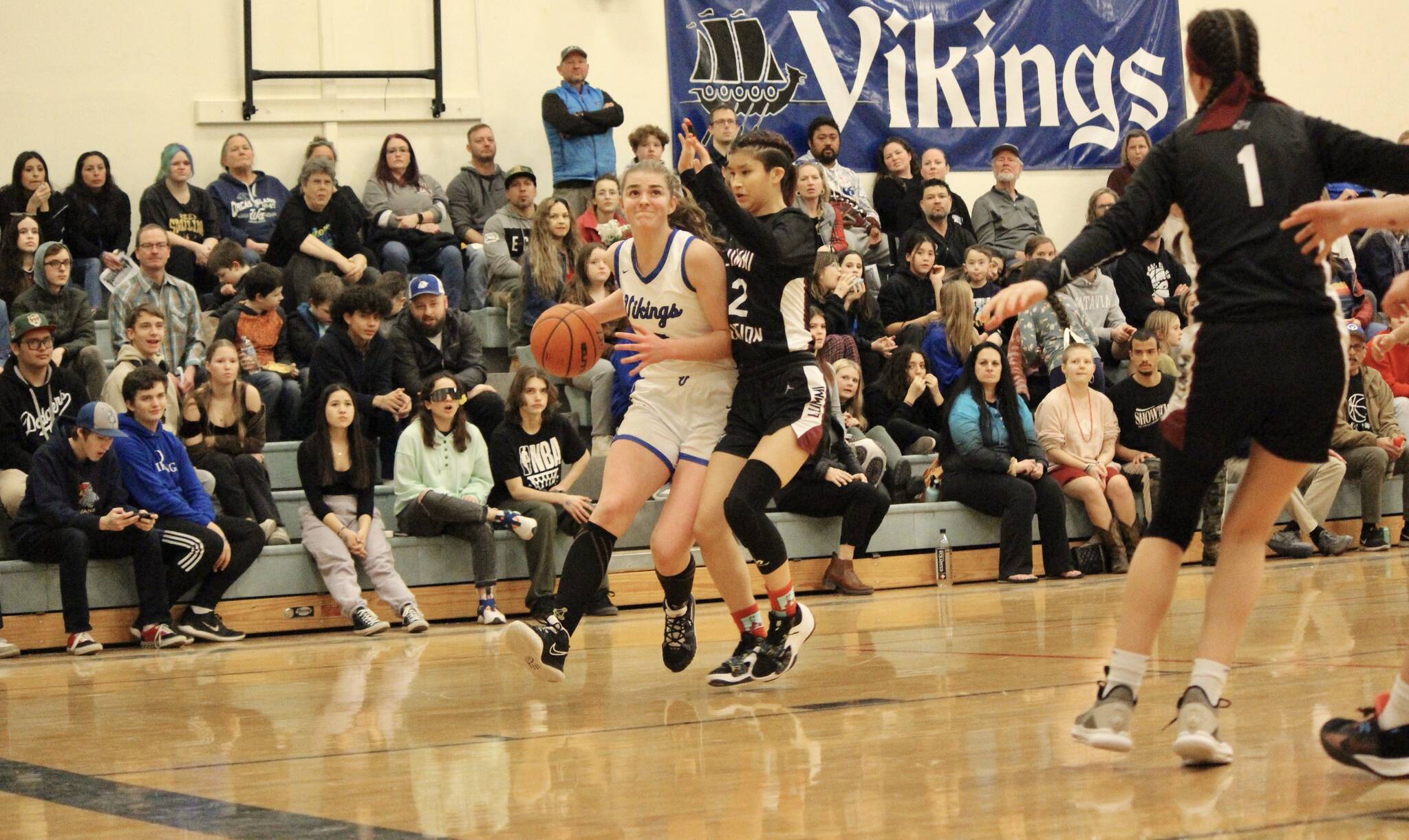 Corey Wiscomb photo.
Bethany Carter drives the baseline against up close pressure from the Lummi defense.