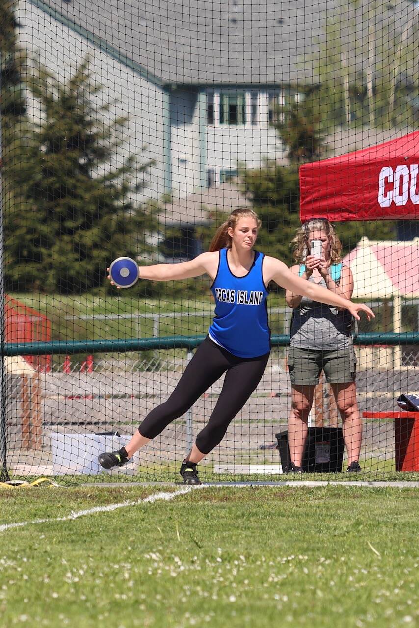 Keri Lago photo.
Bethany Carter competing in discus.