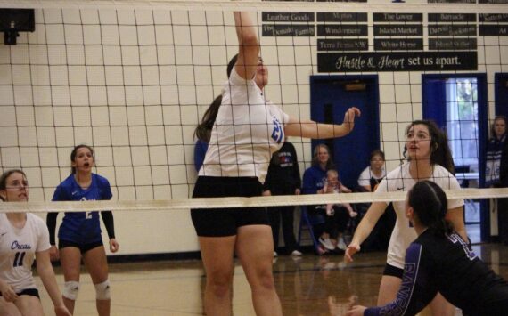 Corey Wiscomb photo.
Orcas setter Lili Malo surprises the opposition with a rare elevation above the net for a spike.