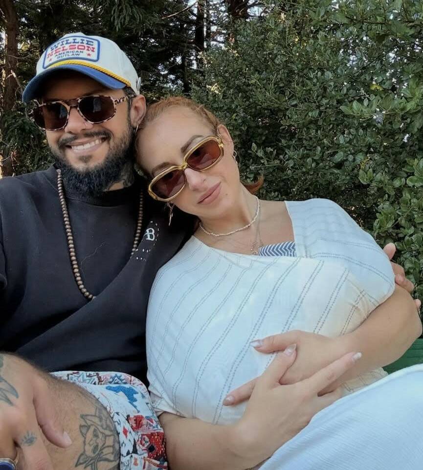 Gui Silva and his wife Rachel Leidig with their newborn.