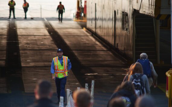 Darrell Kirk photo.
Foot passengers board the ferry.