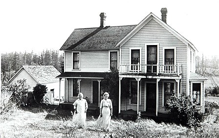 The Turtleback Farm Inn. Outlook Inn is pictured below.