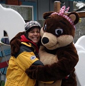 Donna McCoy and Phil Bedder Bear are giving Orcas a little love.