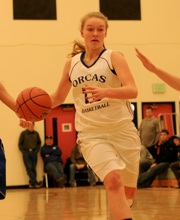 Lana Bronn drives downcourt.