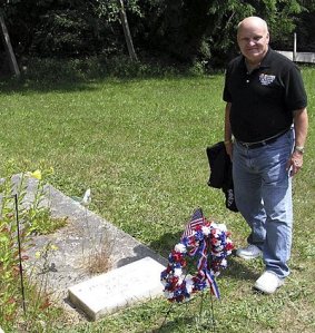 Ray Dowdy at Lloyd Stearns’ grave in Olga.