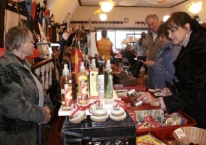 Happy shoppers from a previos flea market.