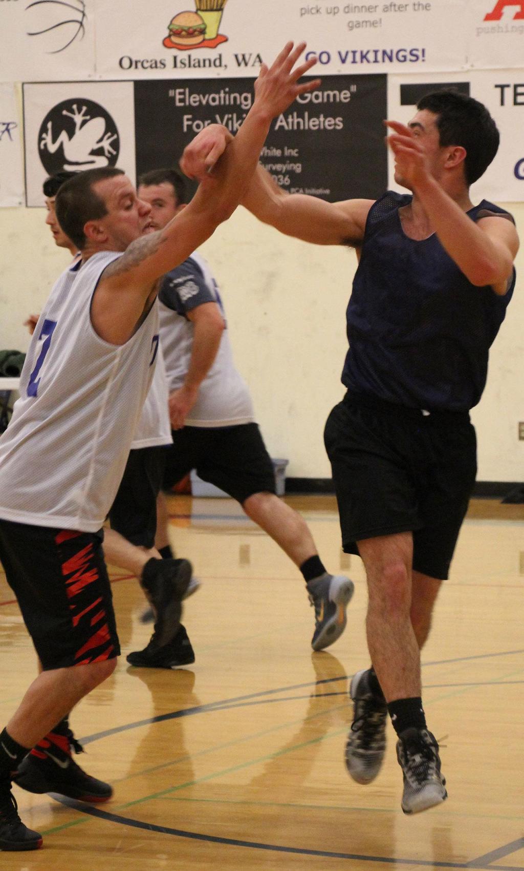 Winners crowned at alumni basketball game