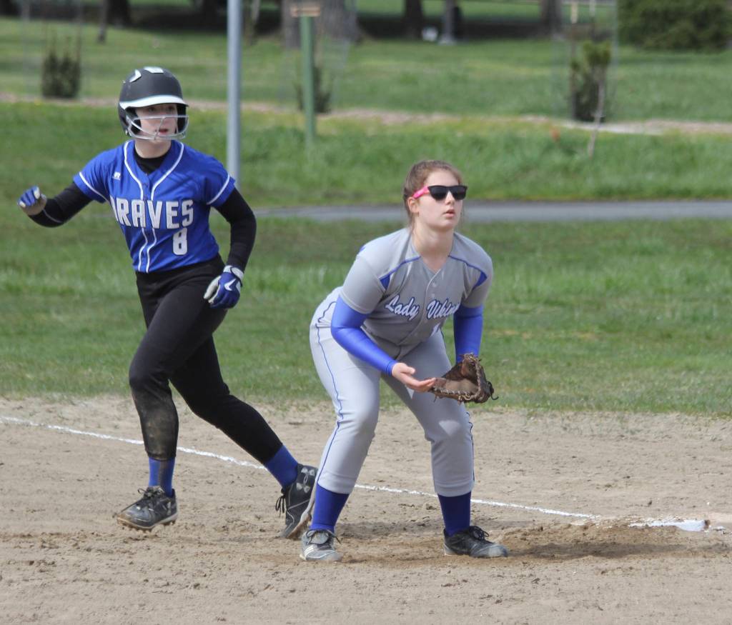 Vikings take on La Conner and Friday Harbor; crew team travels to Lake Stevens for regatta