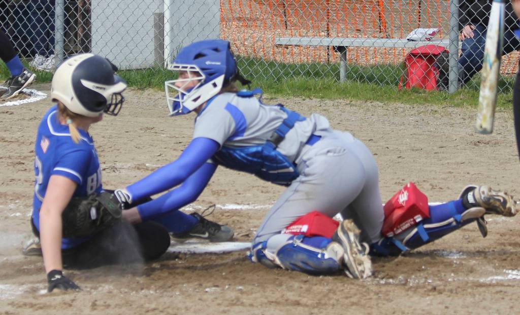 Vikings take on La Conner and Friday Harbor; crew team travels to Lake Stevens for regatta