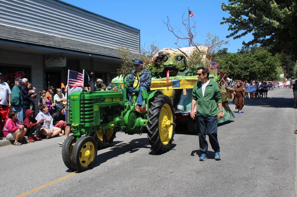 Chamber’s annual Community Parade | Photos