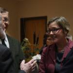 Staff photo/Hayley Day                                Katie Loring, who will replace Donald Eaton as San Juan County Superior Court Judge, talkswith the retiree.