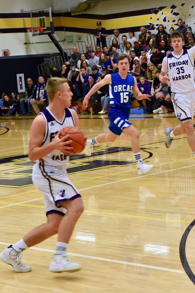 Contributed photo/John Stimpson                                Jadan Jones sets up the play.