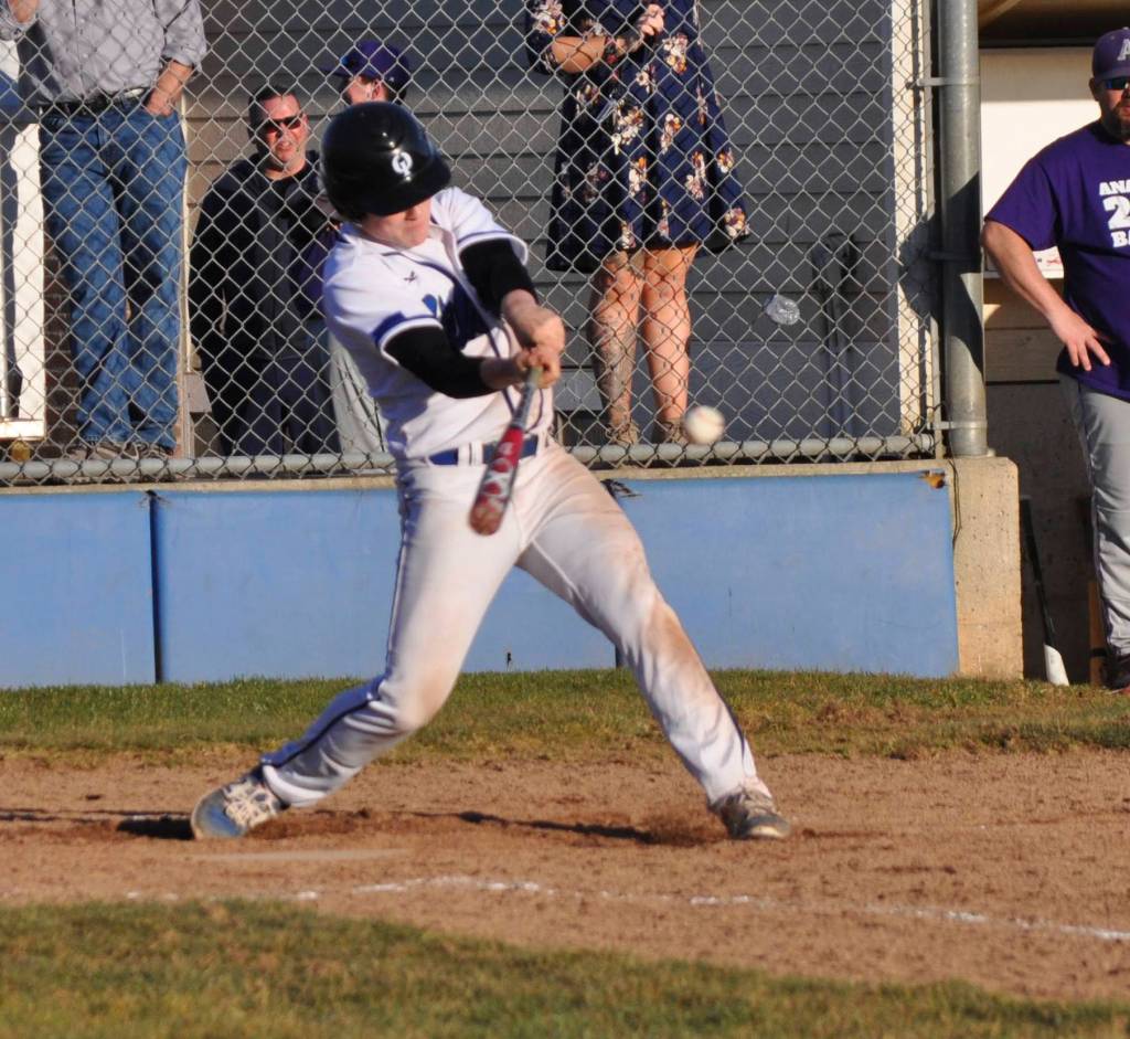 Baseball team wins one, loses one after season starts
