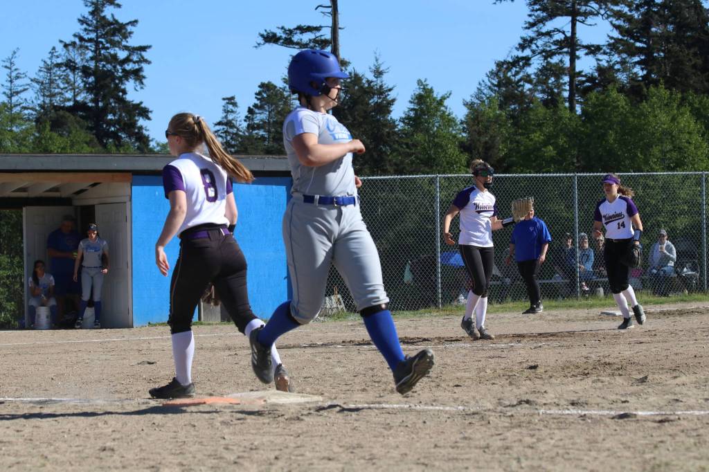 Vikings softball wraps up season on the road
