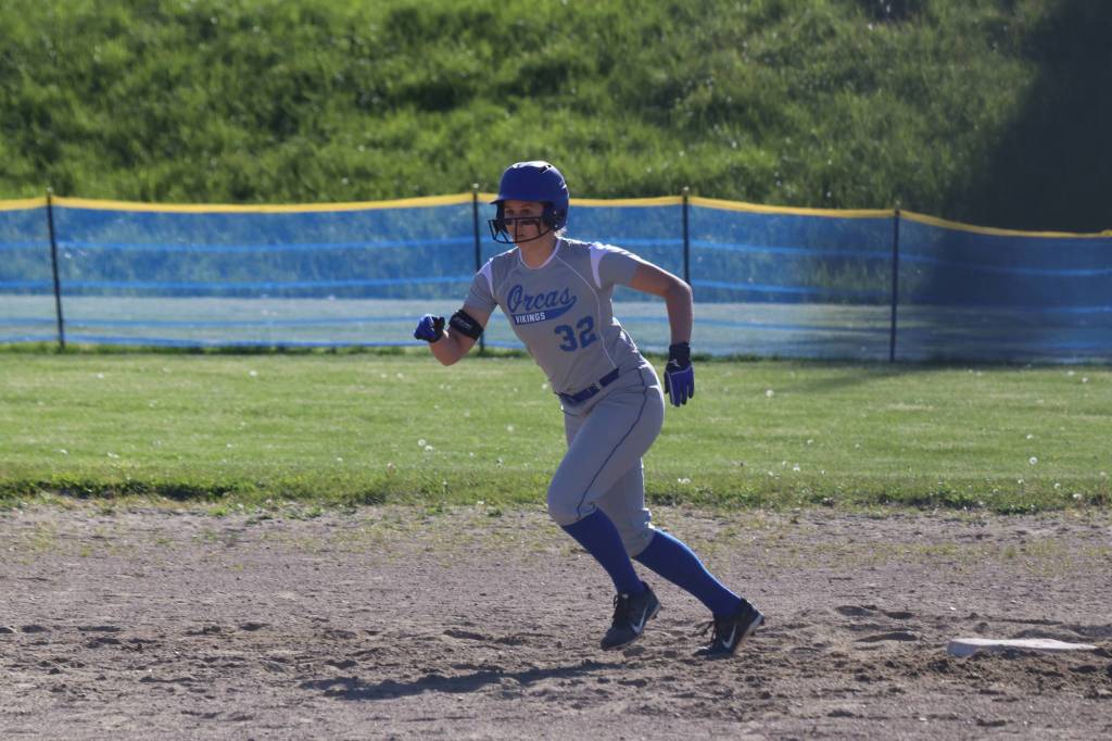 Vikings softball wraps up season on the road