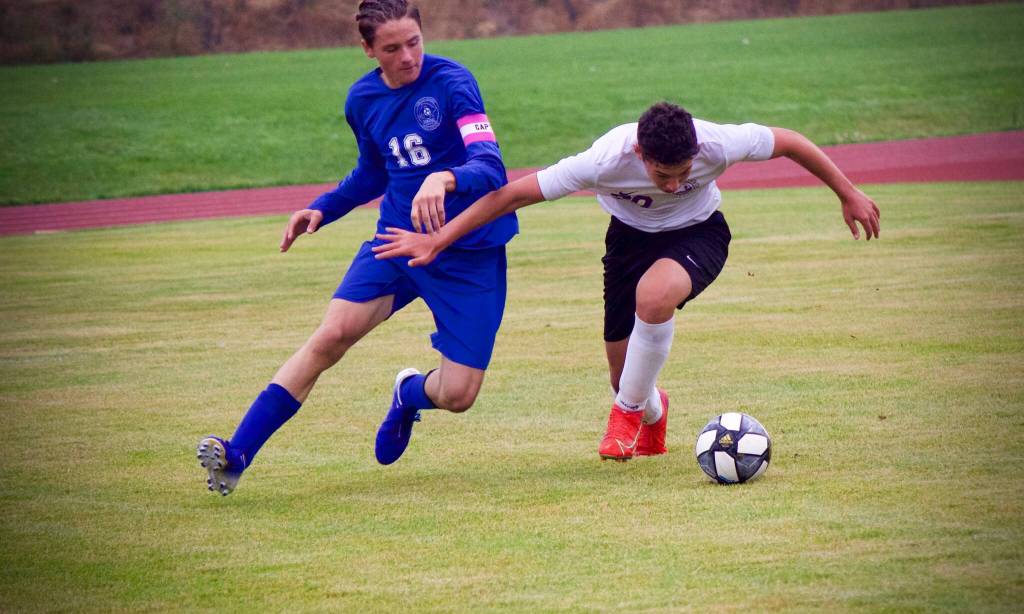 Corey Wiscomb photo
The defense never stops! Viking Kadence Kraayeveld battles for the ball.