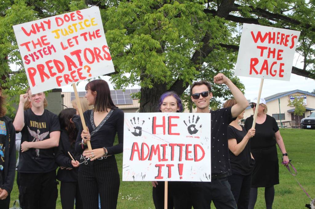 Heather Spaulding / Staff photo
protestors at the courthouse