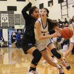Corey Wiscomb photo.
Orcas guard Ava Ashcraft drives hard to the hoop.