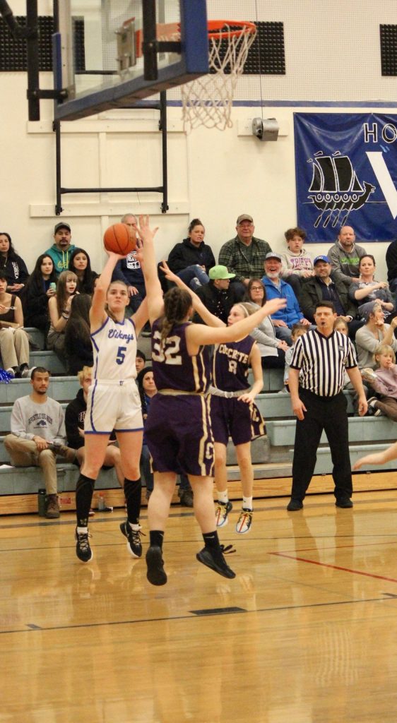 Corey Wiscomb photo.
Baseline jumper Bethany Carter.