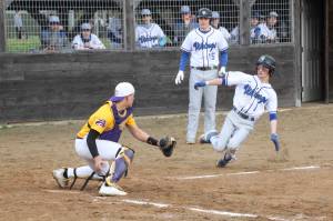 Corey Wiscomb photo.
Viking Scorpio Hendricks steals home for the score.