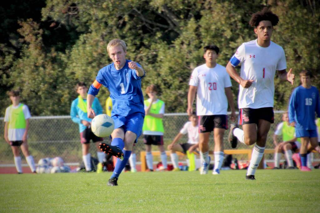 Corey Wiscomb photo.
Captain Sam Sutton advances the ball up the pitch.
