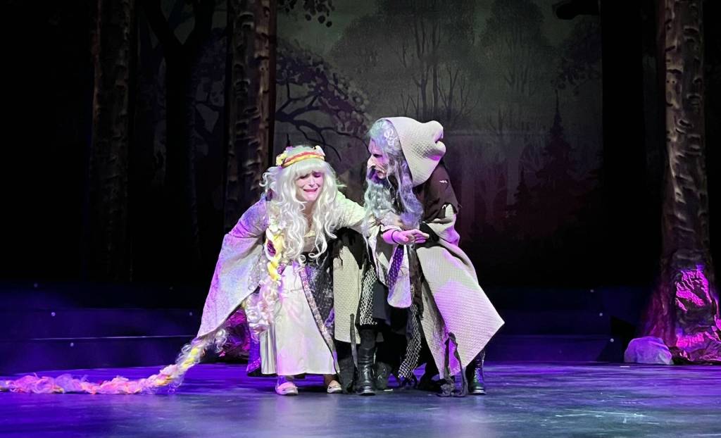 Colleen Smith Summers photo.
Alison Calhoun (left) and Katie W (right).