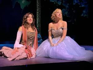 Colleen Smith Summers photo.
Katie Zwilling (left) and Chelsea Sherman (right).